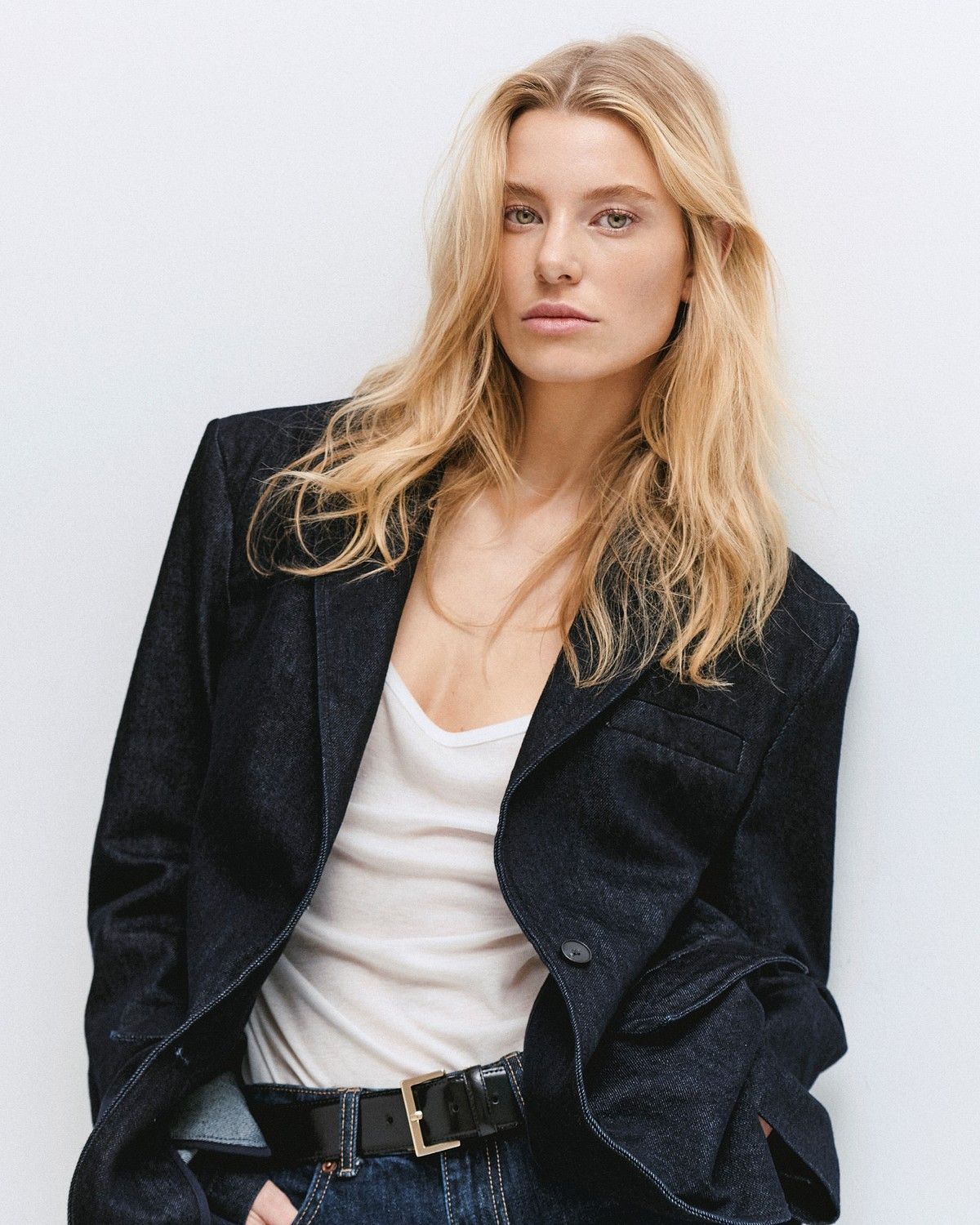 22-merle-m-main-book-the-base