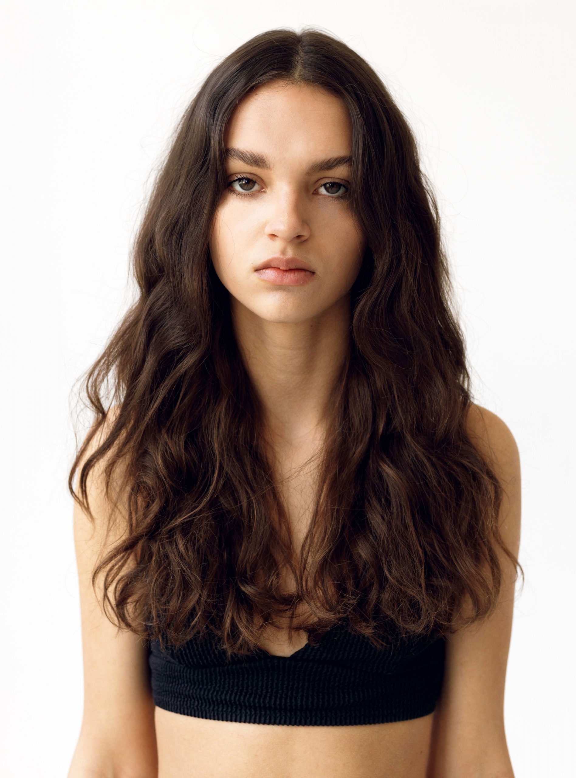 4-vakare-b-polaroids-the-base