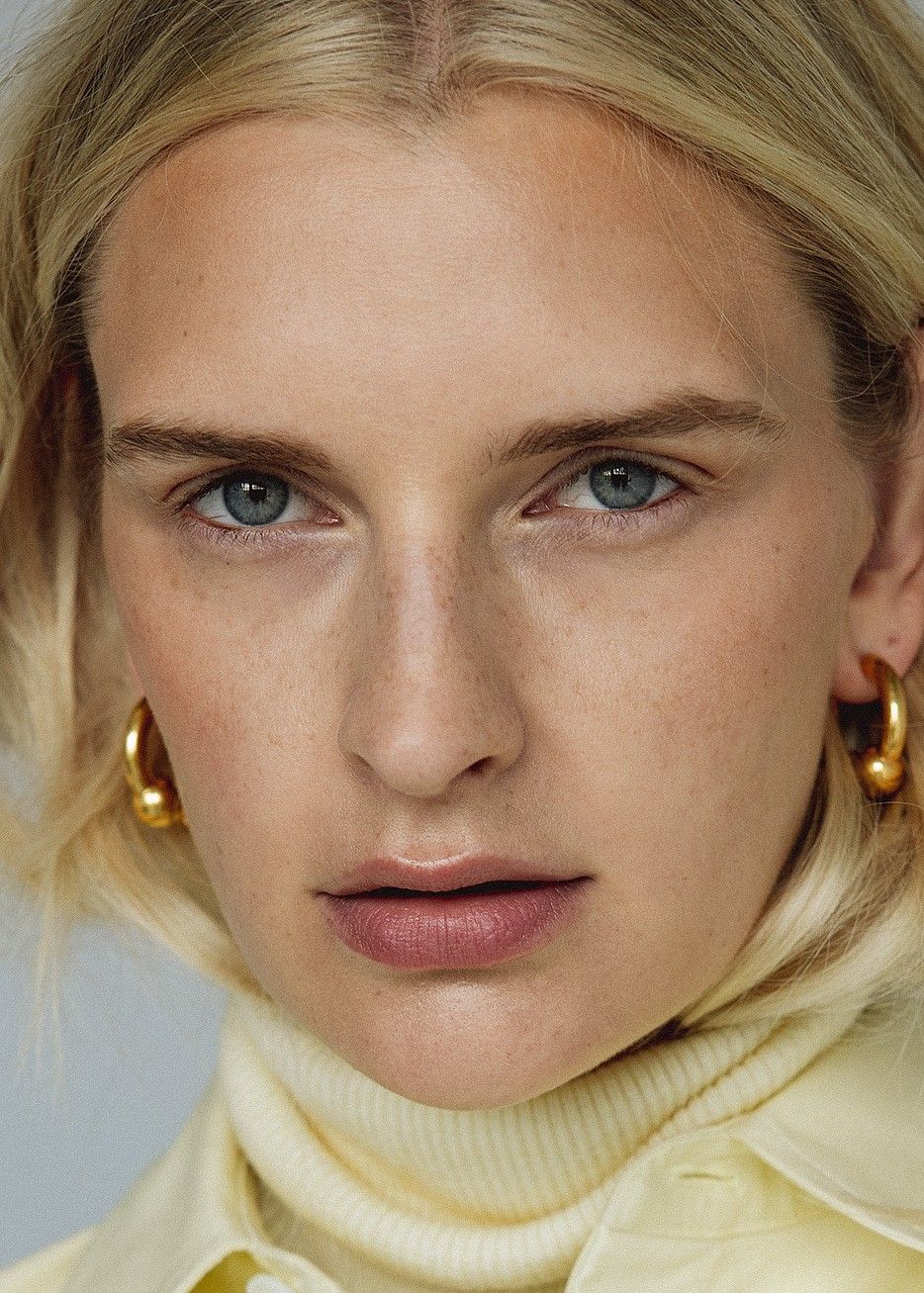 13-ieva-palionyte-main-book-the-base