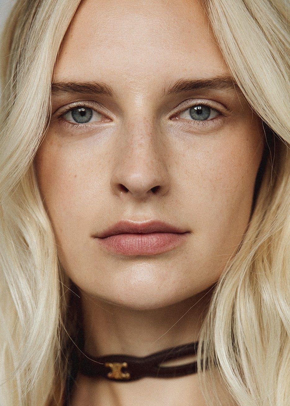 17-ieva-palionyte-main-book-the-base