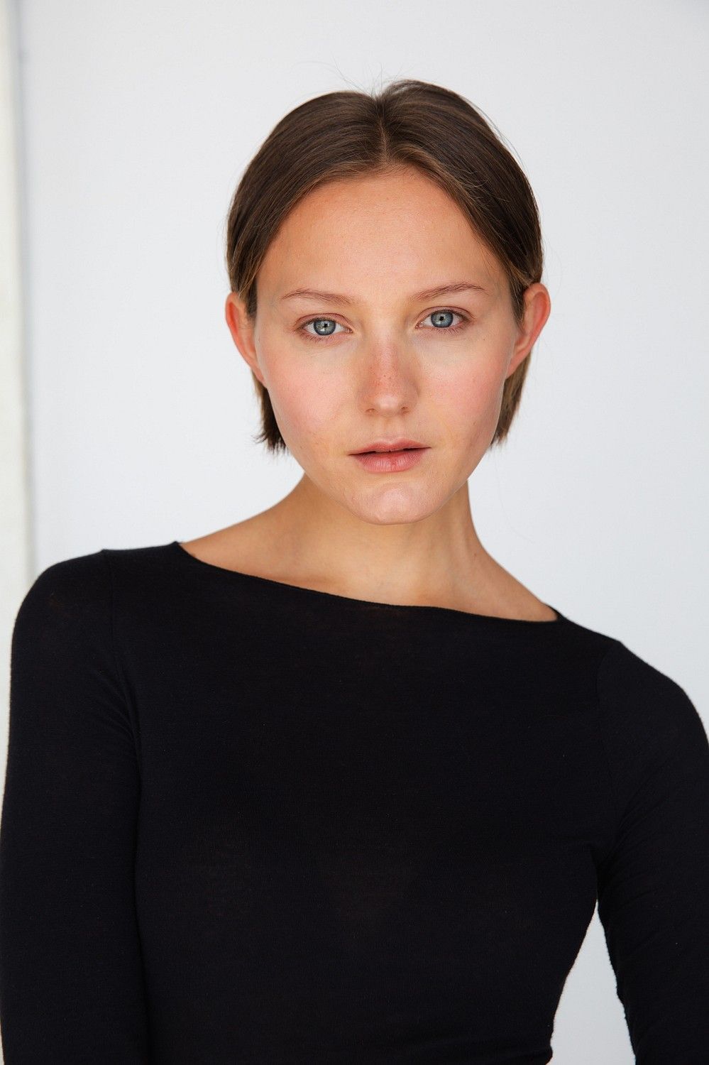 1-lia-h-polaroids-the-base-gbr