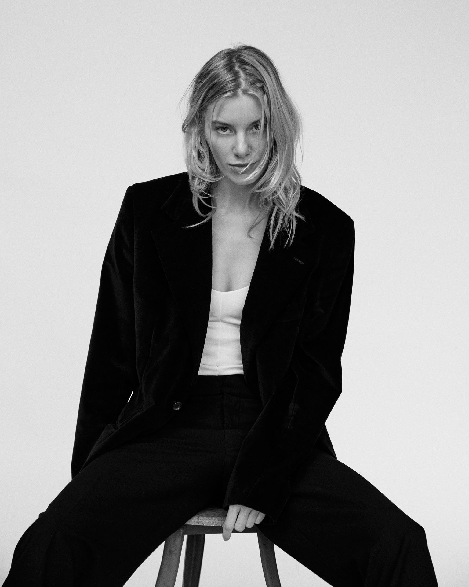 19-merle-milah-main-book-the-base