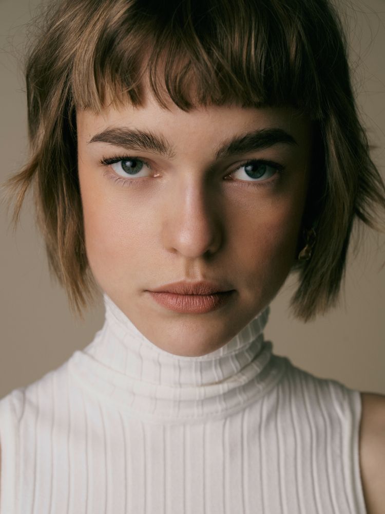 15-clara-nehls-main-book-the-base-gbr