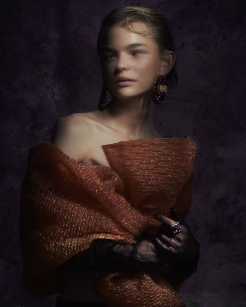 21-clara-nehls-main-book-the-base-gbr